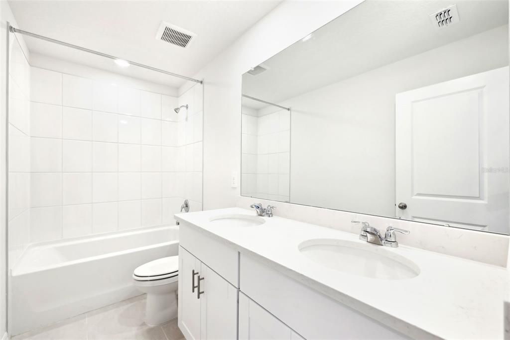 Под контрактом: $329,000 (4 спален, 2 ванн, 2503 Квадратных фут)