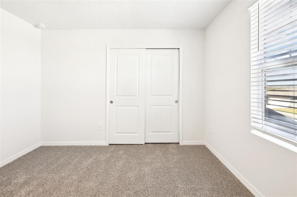 Под контрактом: $329,000 (4 спален, 2 ванн, 2503 Квадратных фут)