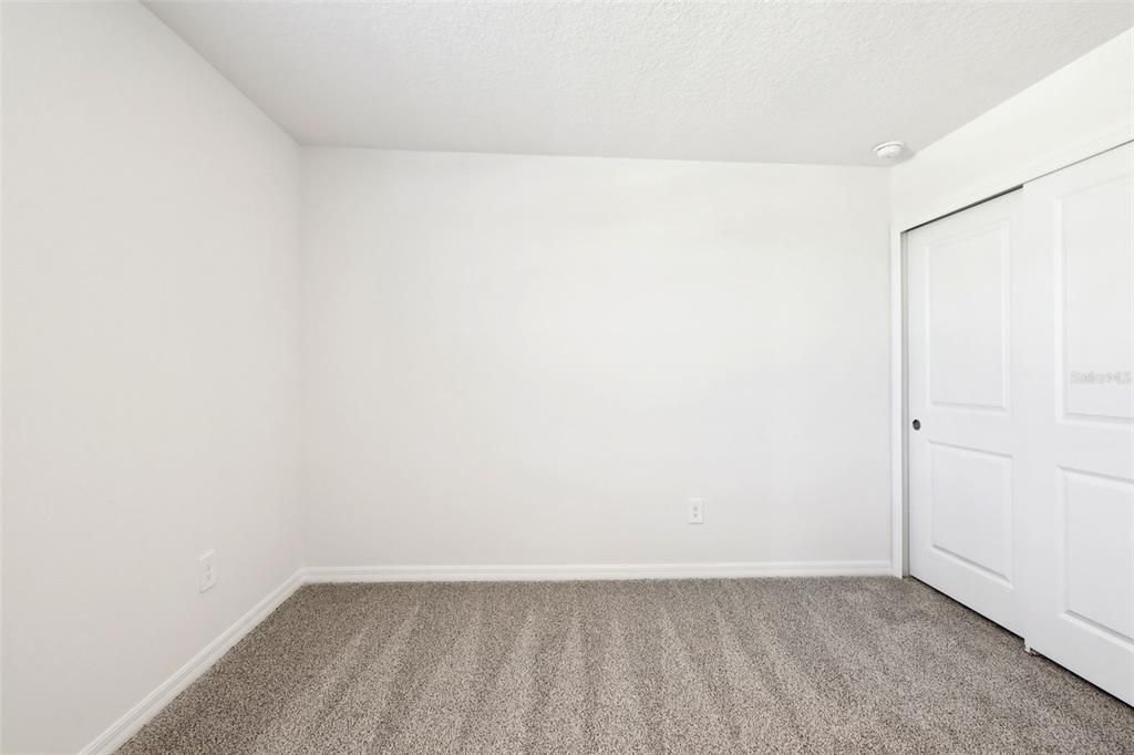 Под контрактом: $329,000 (4 спален, 2 ванн, 2503 Квадратных фут)