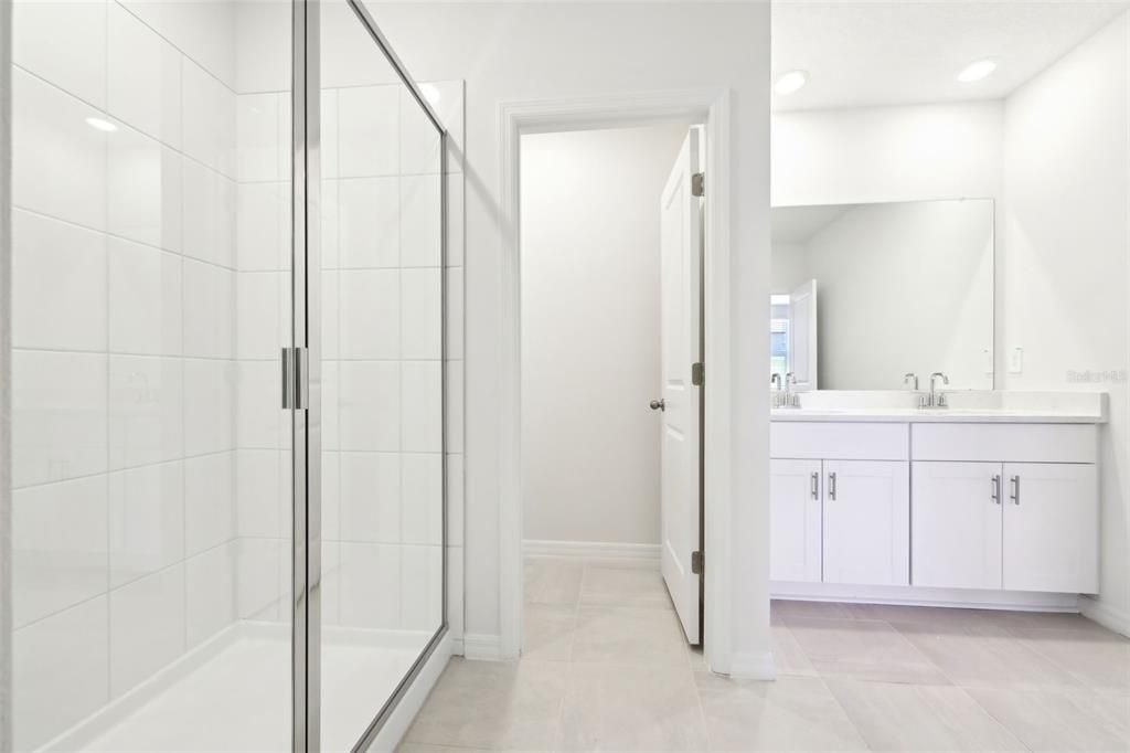 Под контрактом: $329,000 (4 спален, 2 ванн, 2503 Квадратных фут)