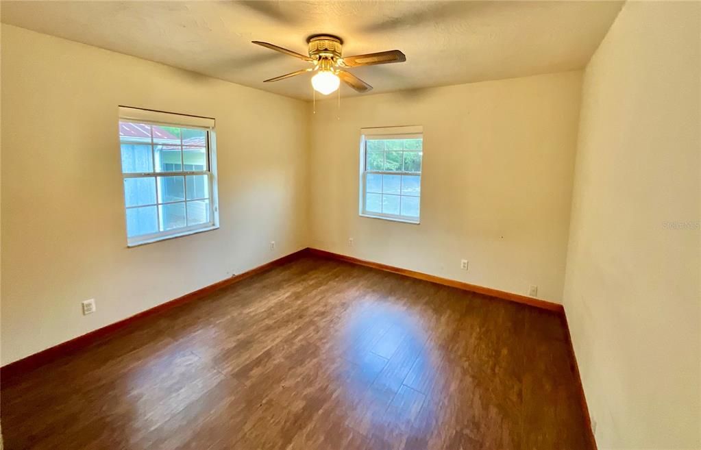 待售: $214,900 (2 贝兹, 1 浴室, 1008 平方英尺)