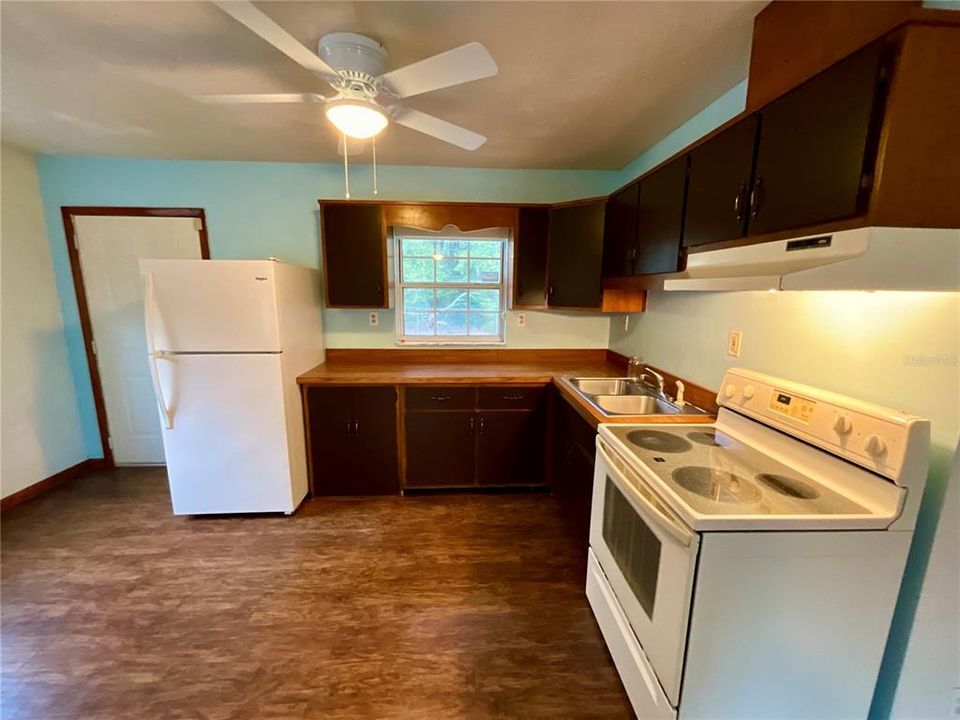 待售: $214,900 (2 贝兹, 1 浴室, 1008 平方英尺)