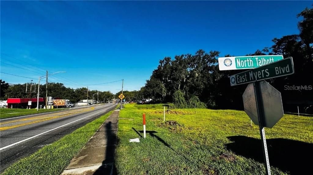 На продажу: $73,000 (0.21 acres)