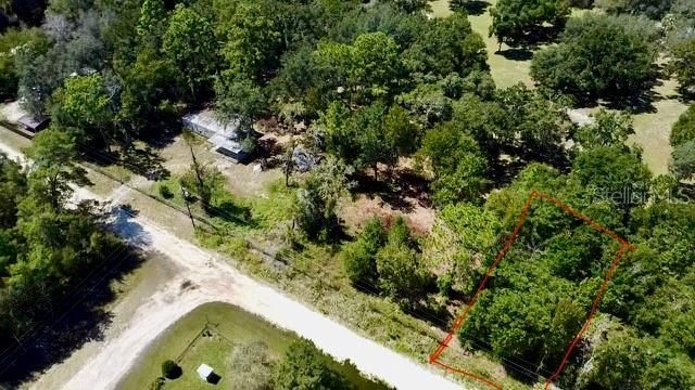 На продажу: $14,000 (0.24 acres)