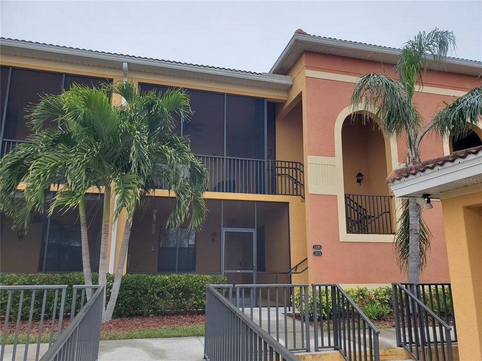 Недавно продано: $287,000 (2 спален, 2 ванн, 1345 Квадратных фут)