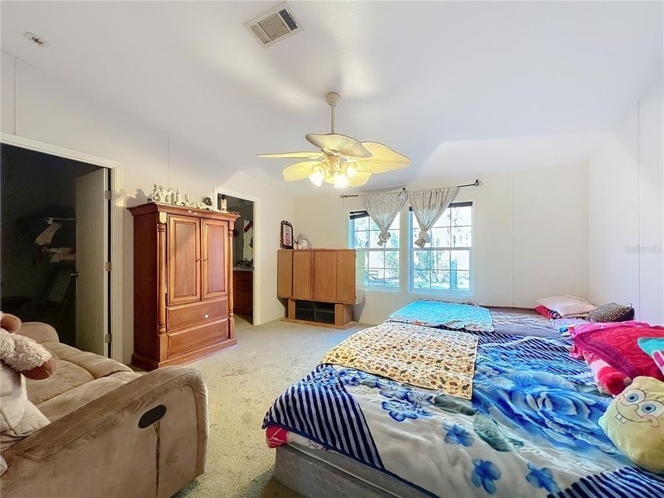 For Sale: $230,000 (3 beds, 2 baths, 1920 Square Feet)