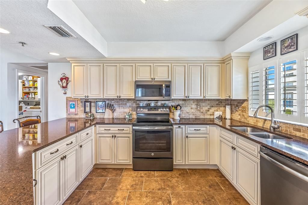 Activo con contrato: $479,900 (3 camas, 2 baños, 1771 Pies cuadrados)