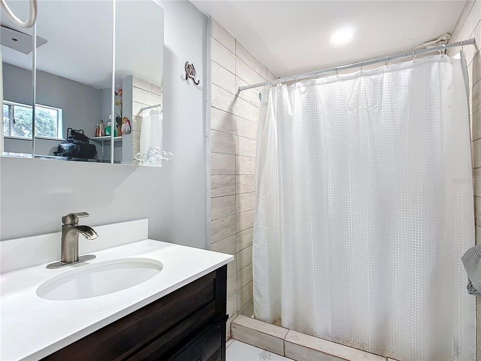 待售: $140,000 (2 贝兹, 2 浴室, 925 平方英尺)