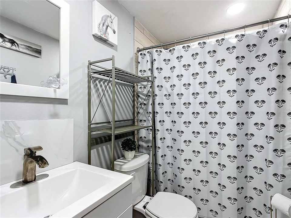 待售: $140,000 (2 贝兹, 2 浴室, 925 平方英尺)