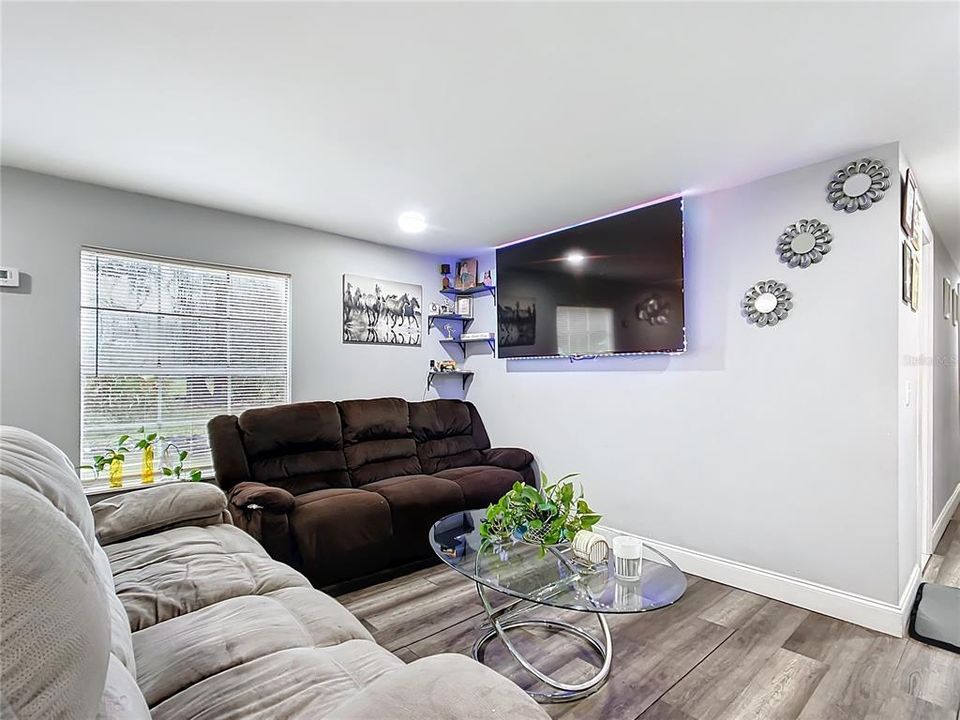 待售: $140,000 (2 贝兹, 2 浴室, 925 平方英尺)