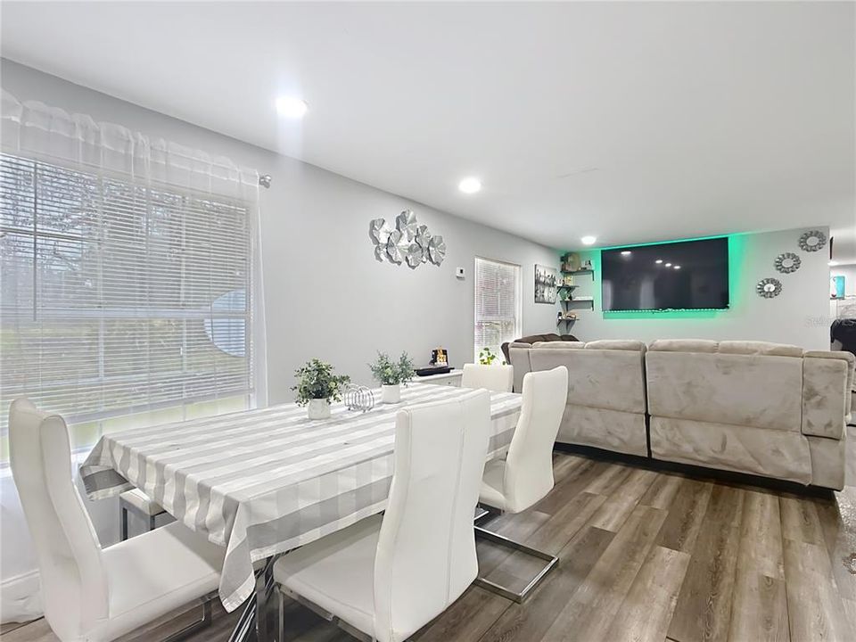 待售: $140,000 (2 贝兹, 2 浴室, 925 平方英尺)