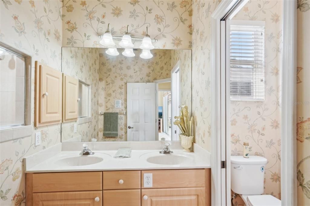 Под контрактом: $429,900 (3 спален, 2 ванн, 1955 Квадратных фут)