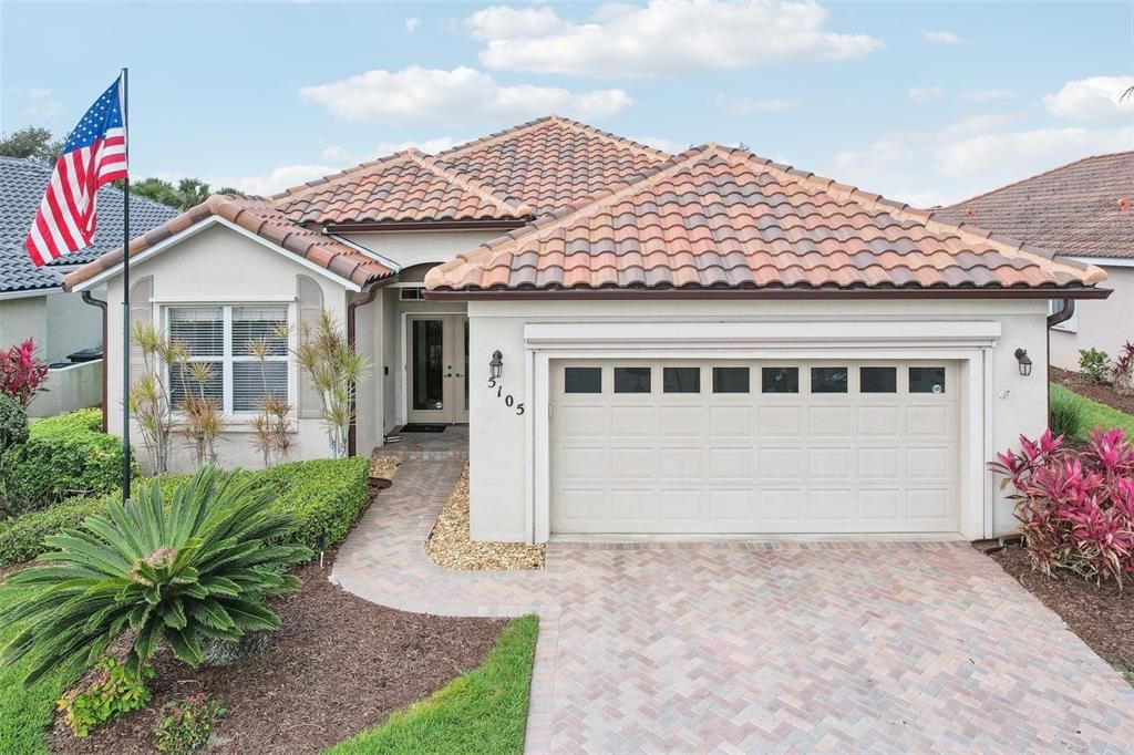 Под контрактом: $429,900 (3 спален, 2 ванн, 1955 Квадратных фут)