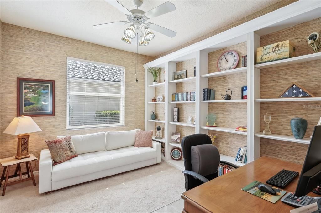 Под контрактом: $429,900 (3 спален, 2 ванн, 1955 Квадратных фут)