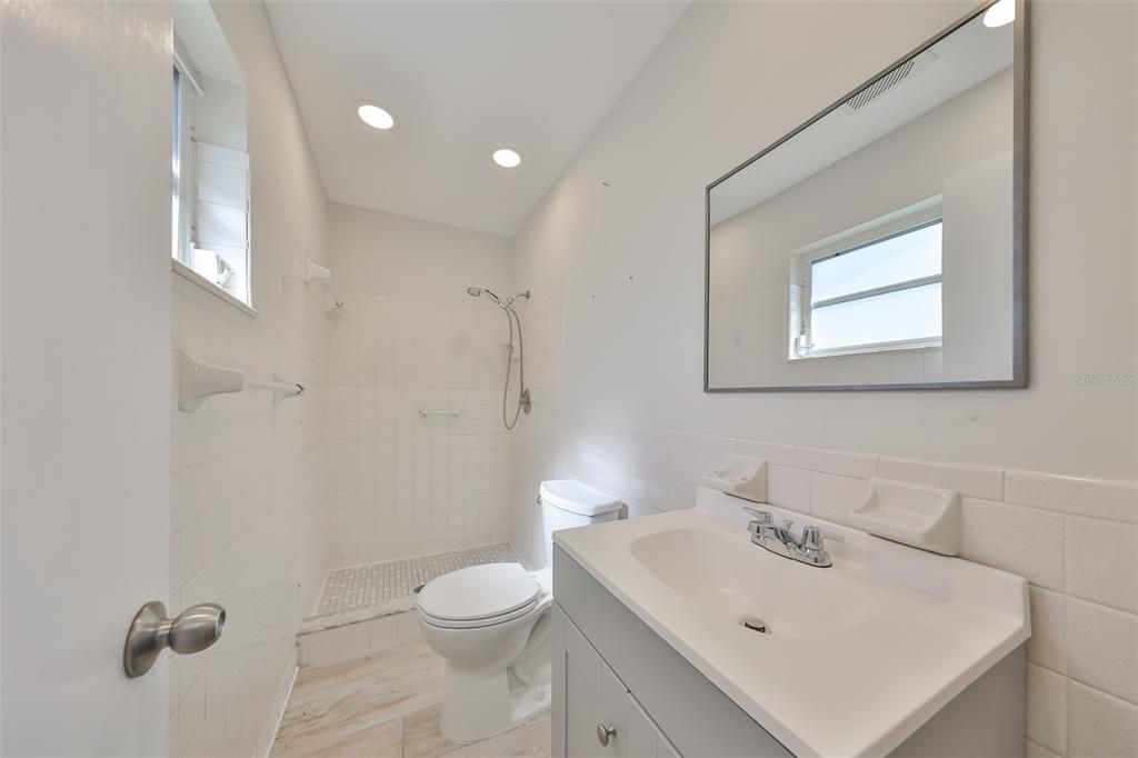 合同活跃: $389,500 (2 贝兹, 2 浴室, 1498 平方英尺)