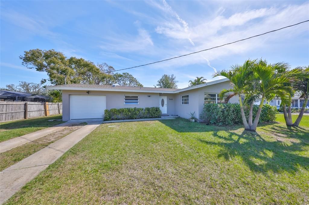 合同活跃: $389,500 (2 贝兹, 2 浴室, 1498 平方英尺)