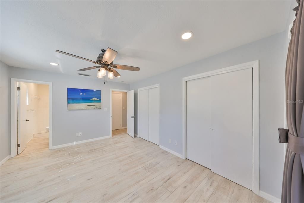 合同活跃: $389,500 (2 贝兹, 2 浴室, 1498 平方英尺)