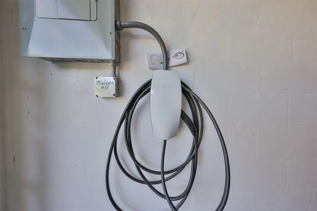 合同活跃: $389,500 (2 贝兹, 2 浴室, 1498 平方英尺)