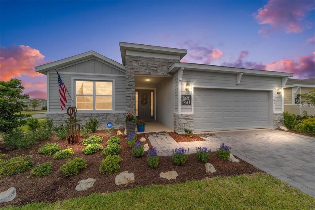 Active With Contract: $4,700 (3 beds, 2 baths, 1853 Square Feet)