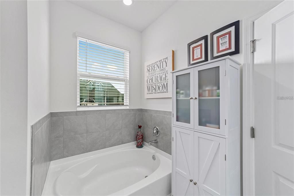 Active With Contract: $4,700 (3 beds, 2 baths, 1853 Square Feet)
