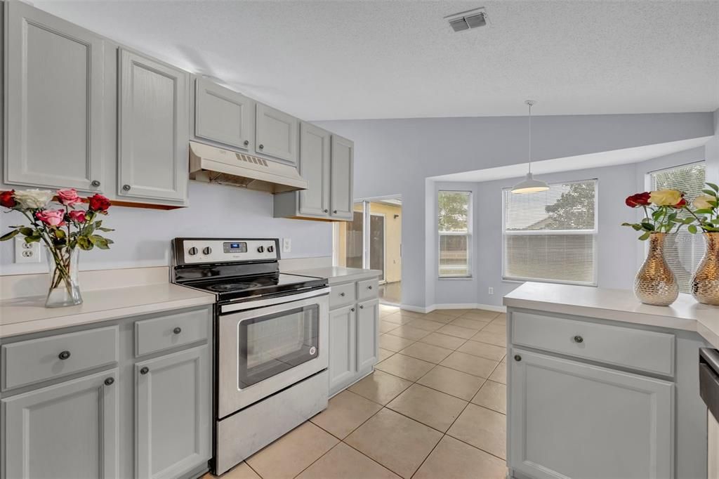 Activo con contrato: $2,200 (3 camas, 2 baños, 1253 Pies cuadrados)