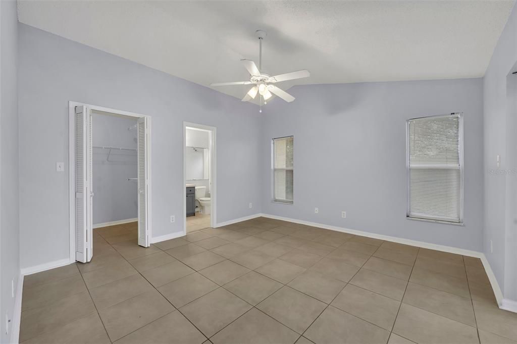 Activo con contrato: $2,200 (3 camas, 2 baños, 1253 Pies cuadrados)