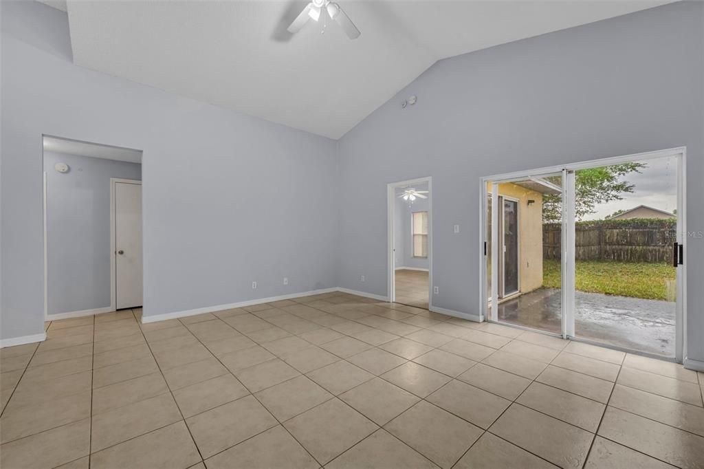 Activo con contrato: $2,200 (3 camas, 2 baños, 1253 Pies cuadrados)