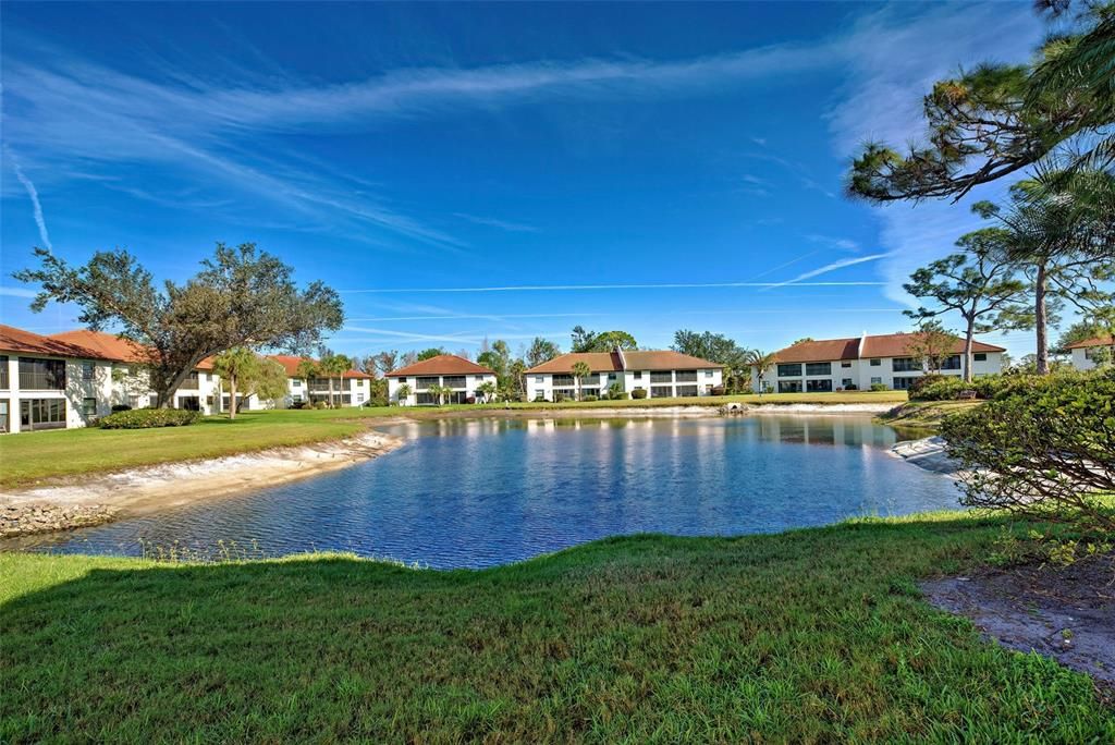 合同活跃: $189,000 (2 贝兹, 2 浴室, 1112 平方英尺)