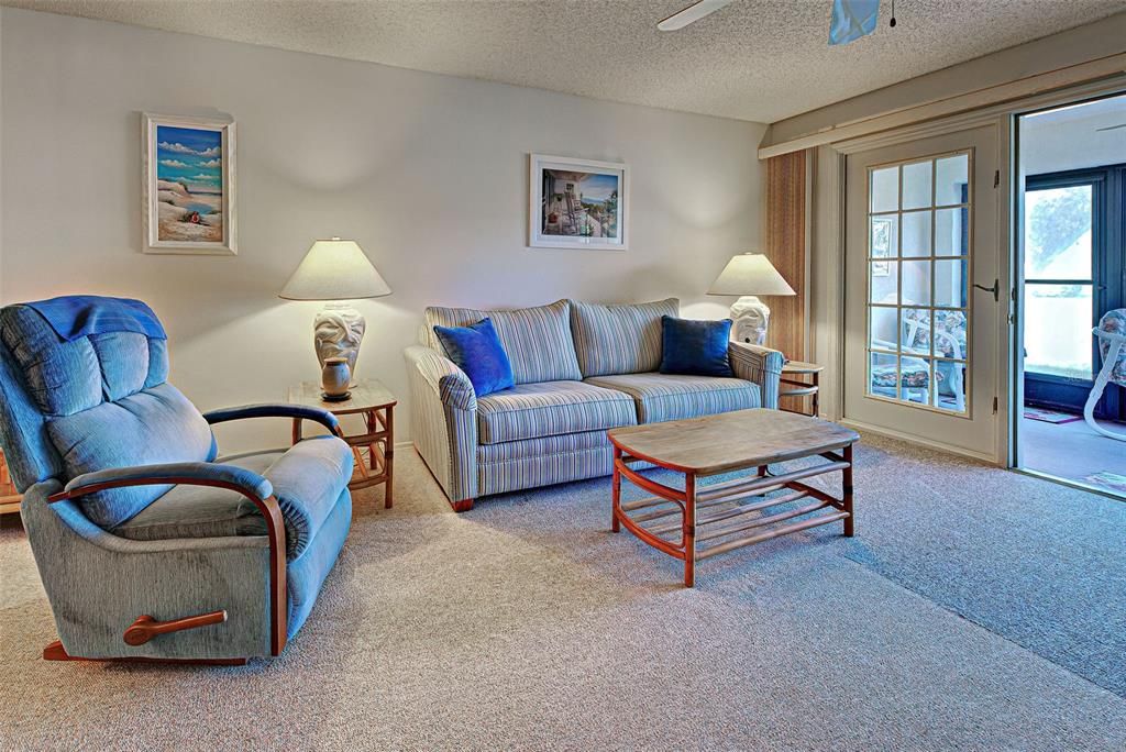 合同活跃: $189,000 (2 贝兹, 2 浴室, 1112 平方英尺)