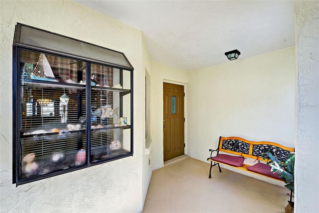 合同活跃: $189,000 (2 贝兹, 2 浴室, 1112 平方英尺)