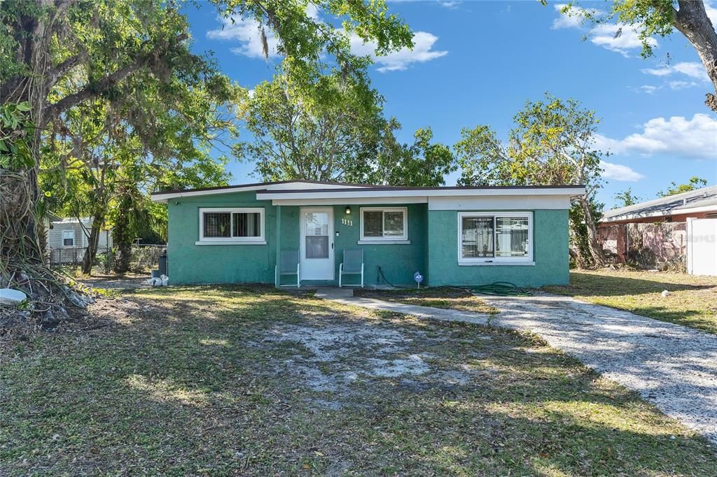 最近售出: $220,000 (3 贝兹, 1 浴室, 1084 平方英尺)