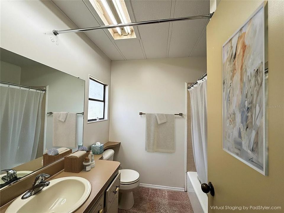 На продажу: $119,999 (2 спален, 2 ванн, 1174 Квадратных фут)