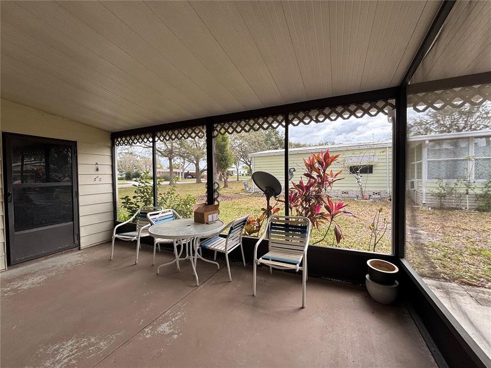 На продажу: $119,999 (2 спален, 2 ванн, 1174 Квадратных фут)