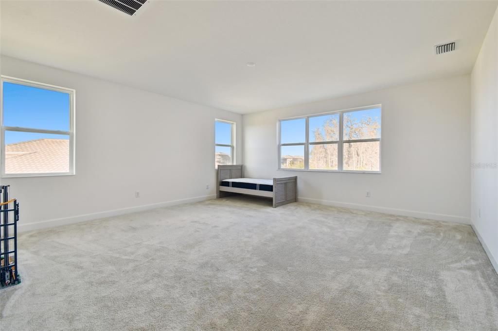 Active With Contract: $1,100,000 (4 beds, 5 baths, 4501 Square Feet)