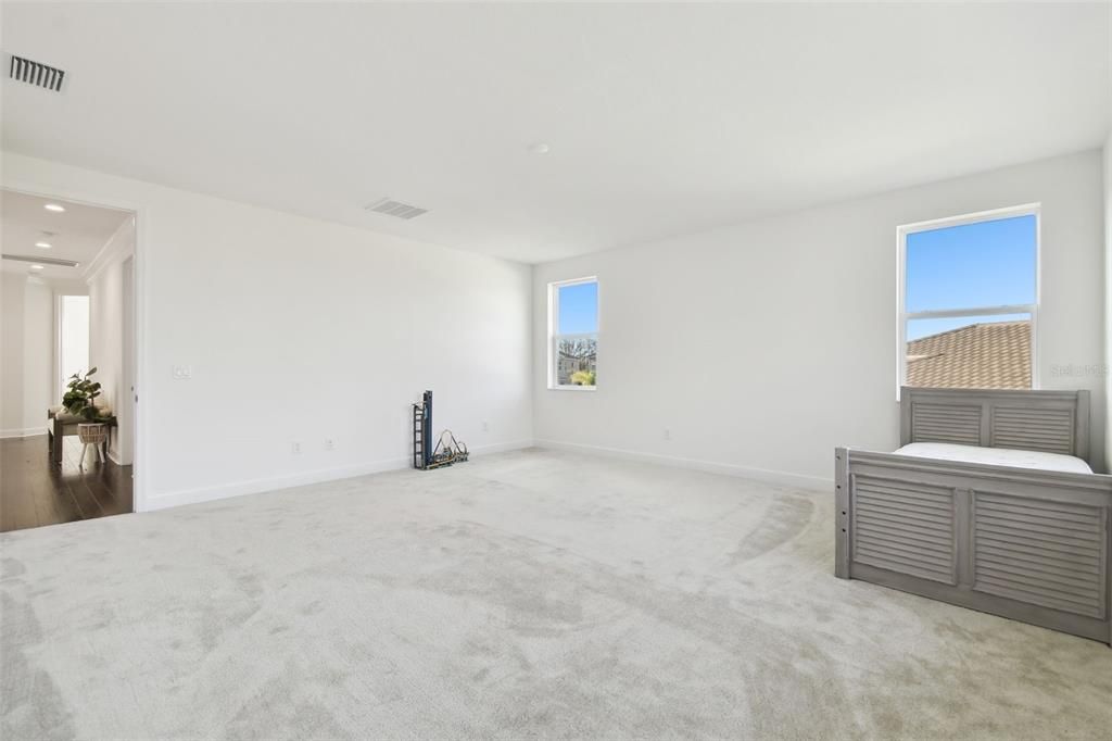 Active With Contract: $1,100,000 (4 beds, 5 baths, 4501 Square Feet)