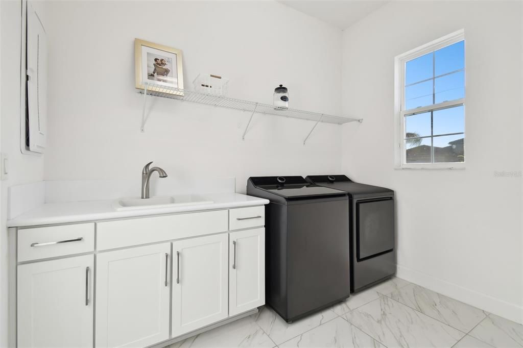 Active With Contract: $1,100,000 (4 beds, 5 baths, 4501 Square Feet)