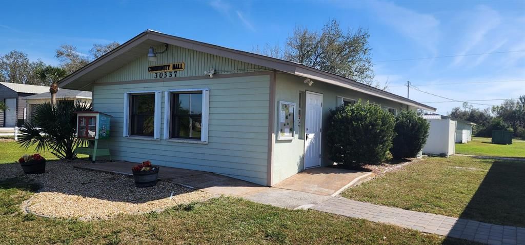 Active With Contract: $299,500 (2 beds, 2 baths, 1292 Square Feet)