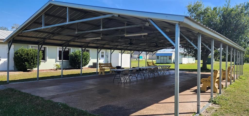 Active With Contract: $299,500 (2 beds, 2 baths, 1292 Square Feet)