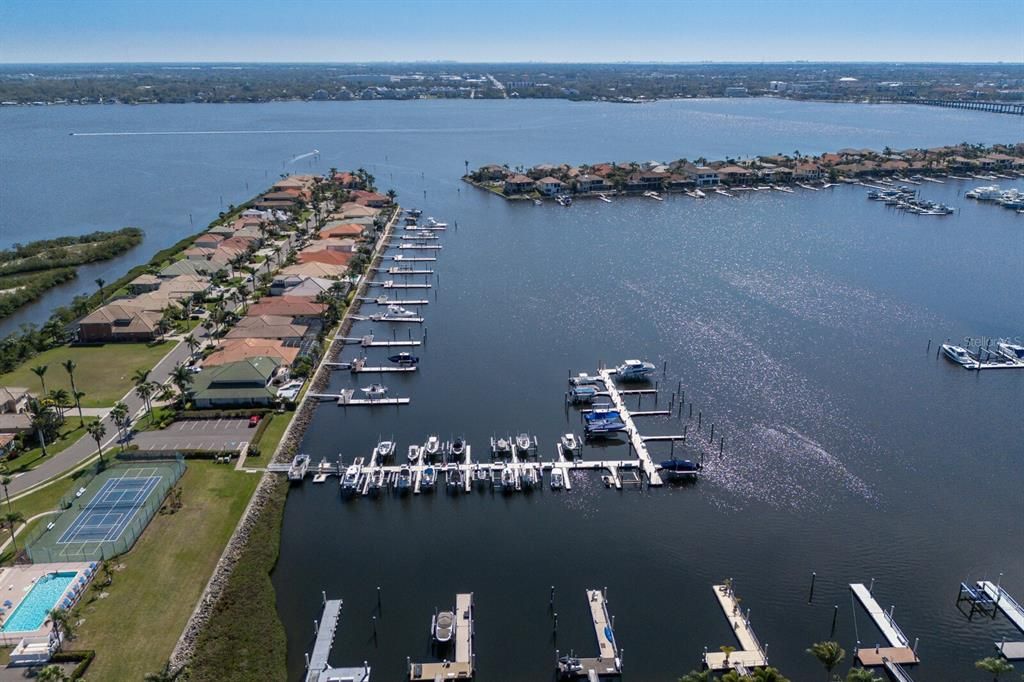 На продажу: $600,000 (4 спален, 4 ванн, 2848 Квадратных фут)