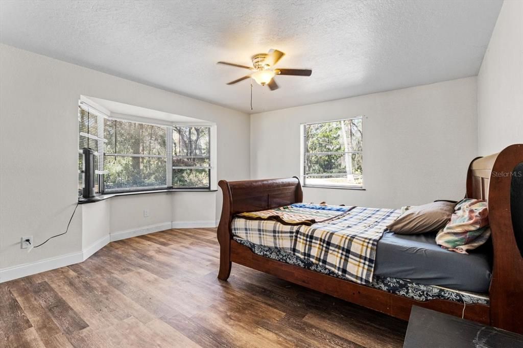 Active With Contract: $345,499 (4 beds, 2 baths, 2336 Square Feet)