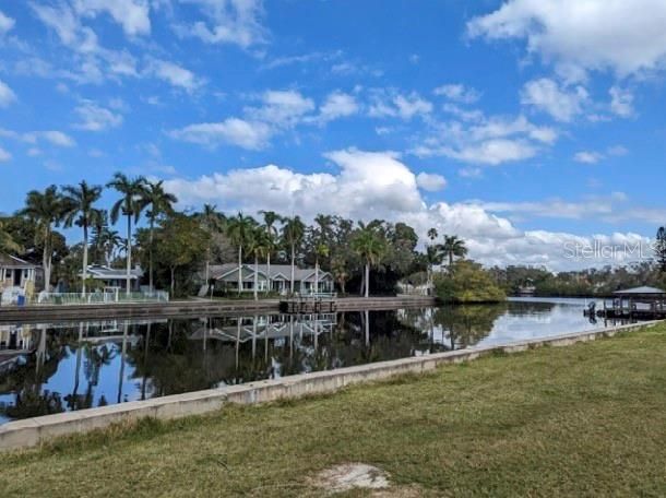 待售: $450,000 (0.24 acres)