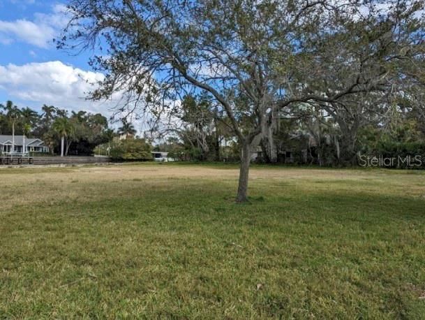 待售: $450,000 (0.24 acres)