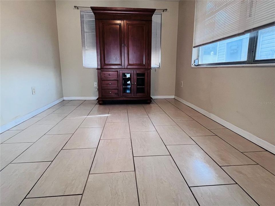 待售: $218,900 (2 贝兹, 1 浴室, 1056 平方英尺)