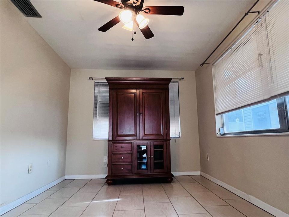 待售: $218,900 (2 贝兹, 1 浴室, 1056 平方英尺)