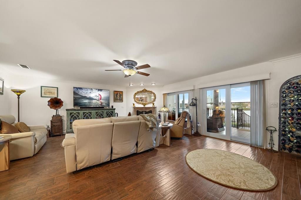 For Sale: $1,395,000 (3 beds, 3 baths, 2400 Square Feet)