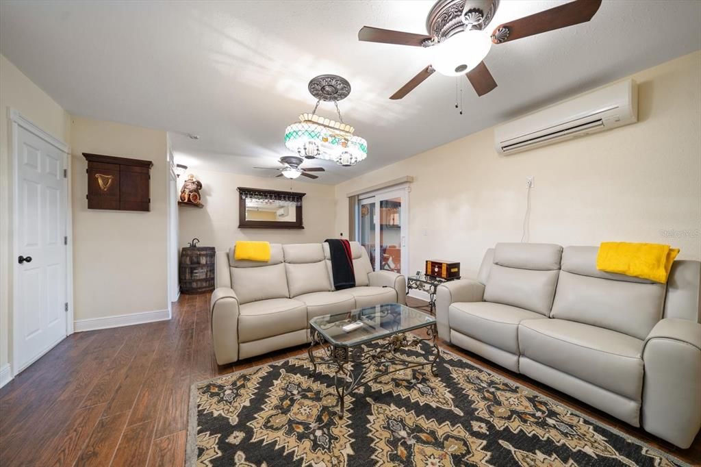 For Sale: $1,395,000 (3 beds, 3 baths, 2400 Square Feet)