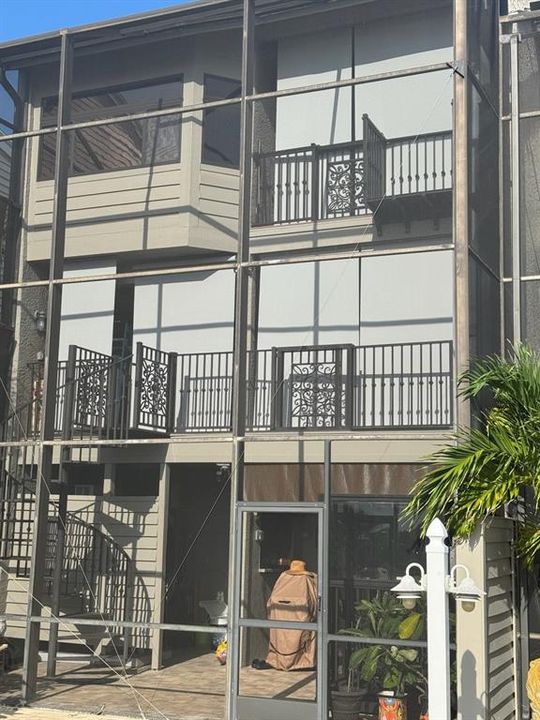 For Sale: $1,395,000 (3 beds, 3 baths, 2400 Square Feet)