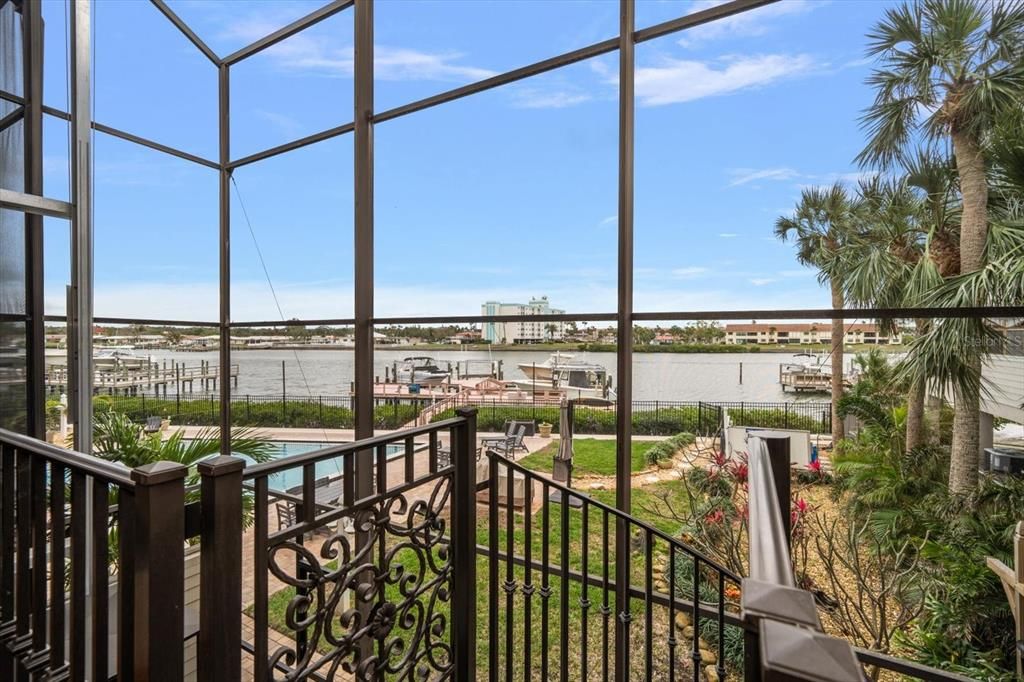 For Sale: $1,395,000 (3 beds, 3 baths, 2400 Square Feet)