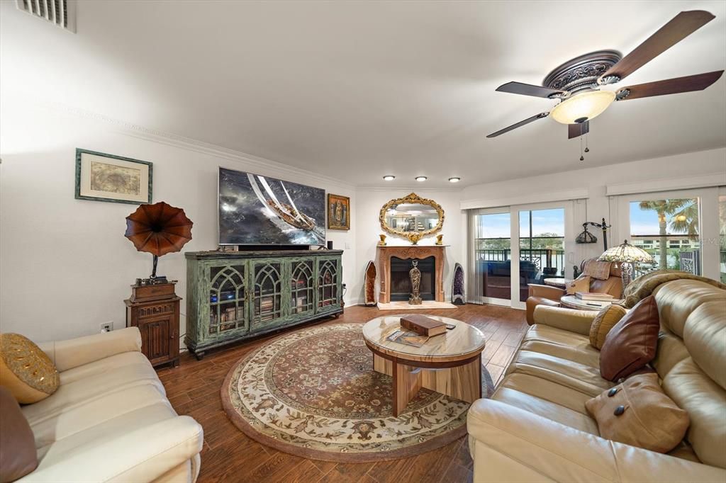 For Sale: $1,395,000 (3 beds, 3 baths, 2400 Square Feet)