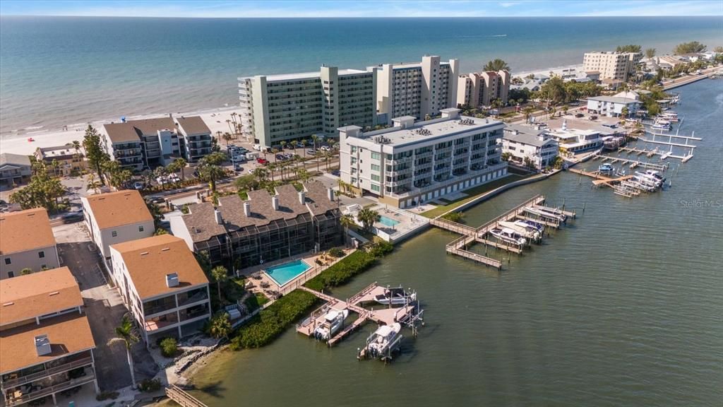 For Sale: $1,395,000 (3 beds, 3 baths, 2400 Square Feet)